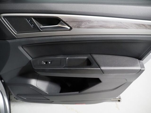 2020 Volkswagen Atlas Cross Sport 3.6L V6 SE w/Technology *ADAPTIVE CRUISE, SAFETY ALERTS, BACKUP-CAMERA, COLOR TOUCHSCREEN, PANORAMA MOONROOF, HEATED SEATS, REMOTE START, POWER LIFTGATE, 20 INCH ALLOYS, ANDROID & APPLE Round Rock TX