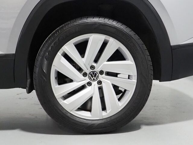 2020 Volkswagen Atlas Cross Sport 3.6L V6 SE w/Technology *ADAPTIVE CRUISE, SAFETY ALERTS, BACKUP-CAMERA, COLOR TOUCHSCREEN, PANORAMA MOONROOF, HEATED SEATS, REMOTE START, POWER LIFTGATE, 20 INCH ALLOYS, ANDROID & APPLE Round Rock TX