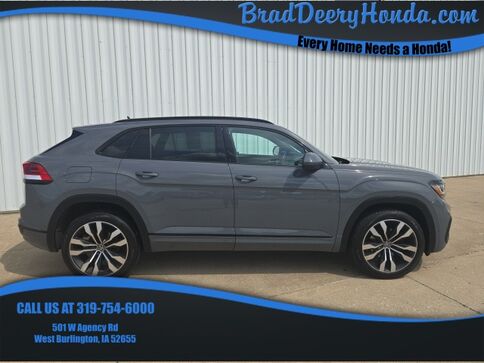 2020_Volkswagen_Atlas Cross Sport_3.6L V6 SEL Premium R-Line_ West Burlington IA
