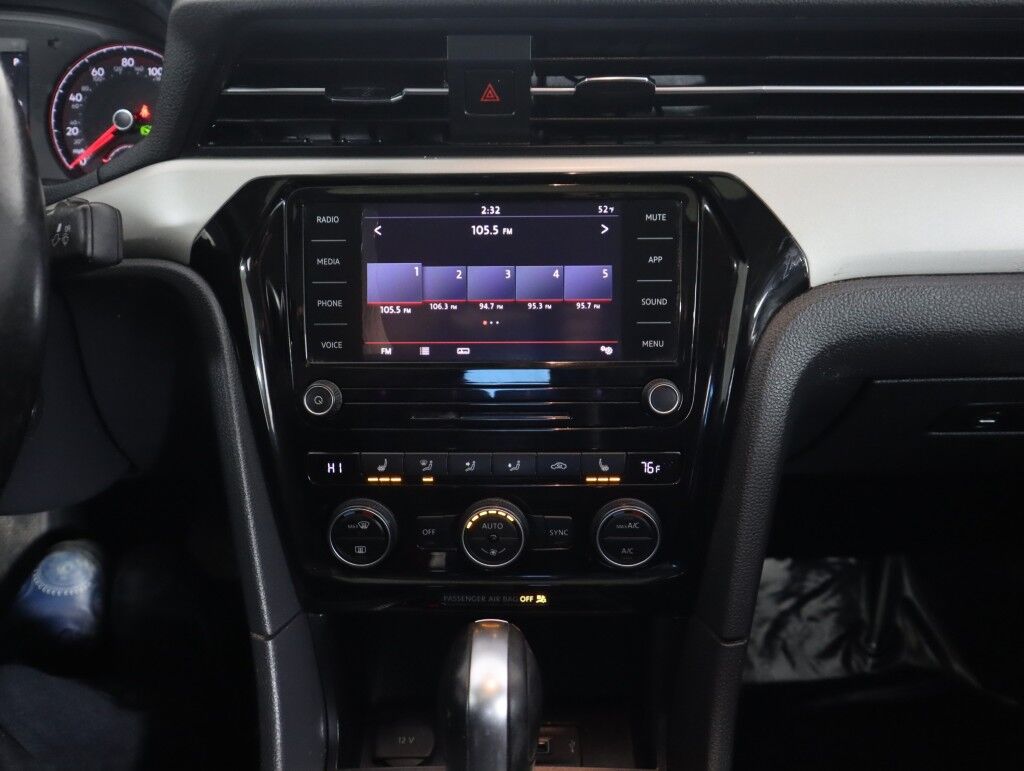 2020 Volkswagen Passat 2.0T SE Auto Sunroof pkg Maumee OH