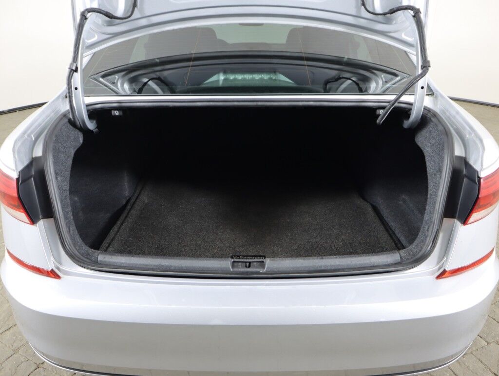 2020 Volkswagen Passat 2.0T SE Auto Sunroof pkg Maumee OH