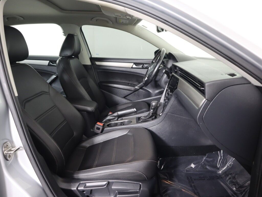 2020 Volkswagen Passat 2.0T SE Auto Sunroof pkg Maumee OH