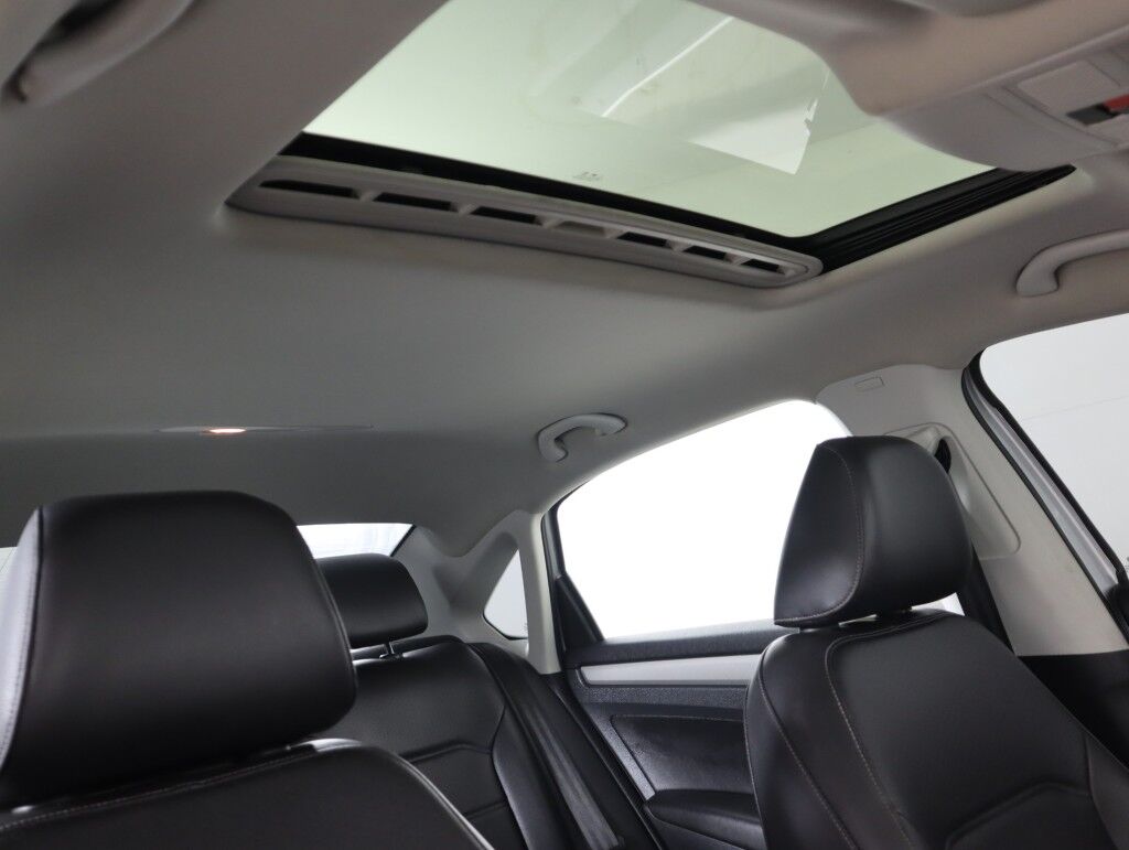 2020 Volkswagen Passat 2.0T SE Auto Sunroof pkg Maumee OH