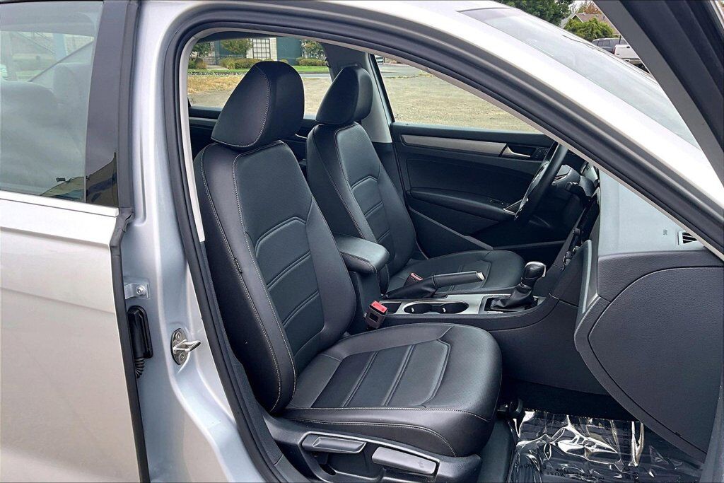 2020 Volkswagen Passat 2.0T SE OR