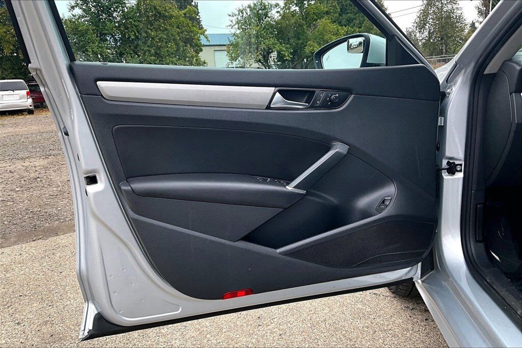 2020 Volkswagen Passat 2.0T SE OR