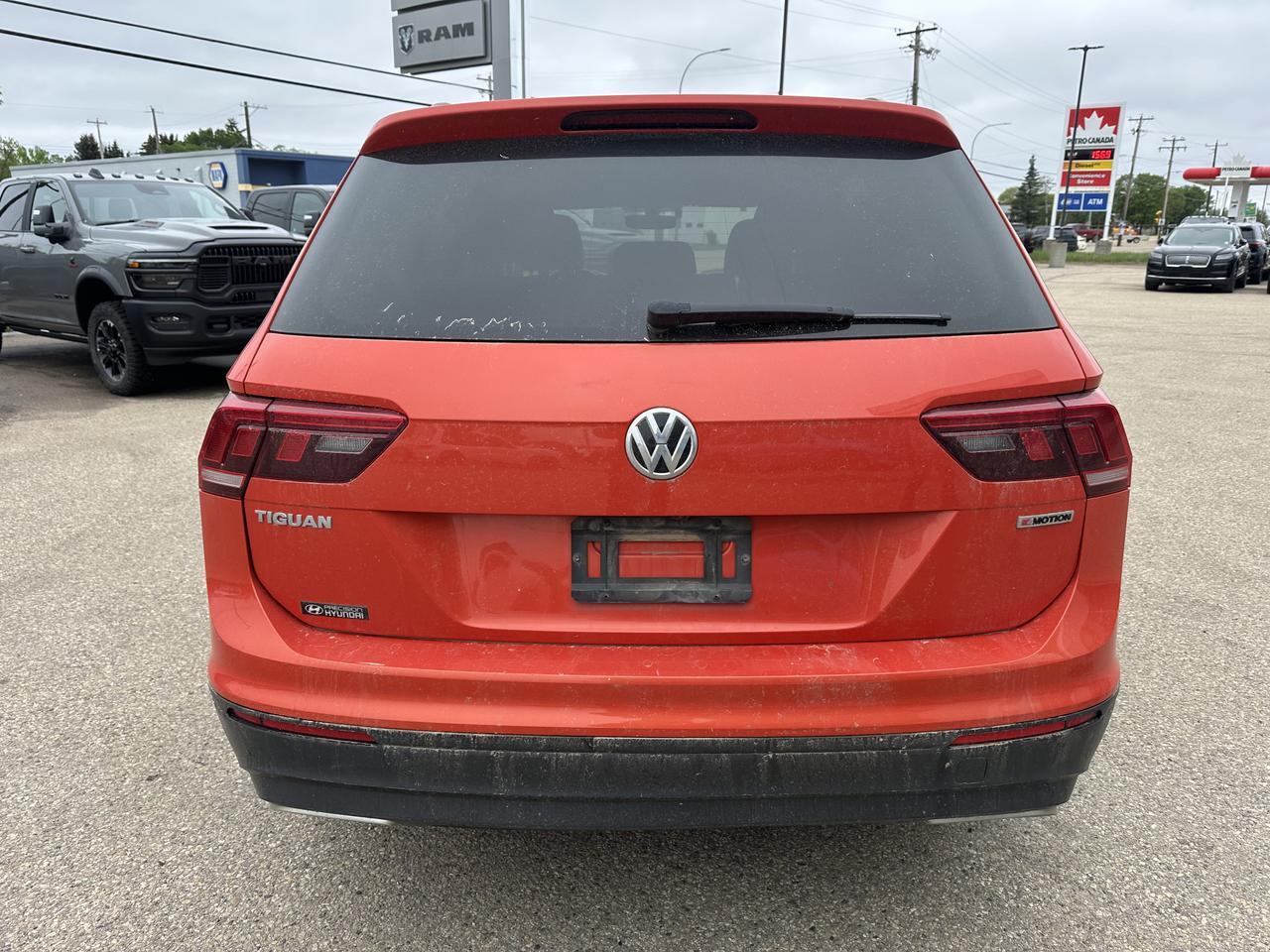 2020 Volkswagen Tiguan Comfortline 4MOTION | Leather | 2L Turbo | Power Liftgate | Rearview Camera | Keyless Entry Redwater AB