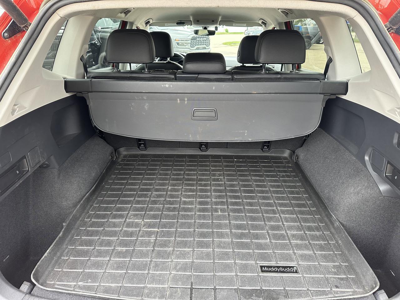 2020 Volkswagen Tiguan Comfortline 4MOTION | Leather | 2L Turbo | Power Liftgate | Rearview Camera | Keyless Entry Redwater AB