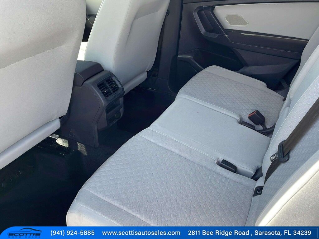 2020 Volkswagen Tiguan S~CLEAN CFAX~LOW MILES~3RD ROW SEATS~BLIND SPOT WARNING~BLUETOOTH~BUCKETS SEATS~REARVIEW CAMERA~TURBOCHARGER Sarasota FL