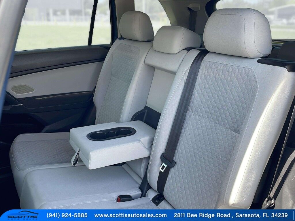 2020 Volkswagen Tiguan S~CLEAN CFAX~LOW MILES~3RD ROW SEATS~BLIND SPOT WARNING~BLUETOOTH~BUCKETS SEATS~REARVIEW CAMERA~TURBOCHARGER Sarasota FL