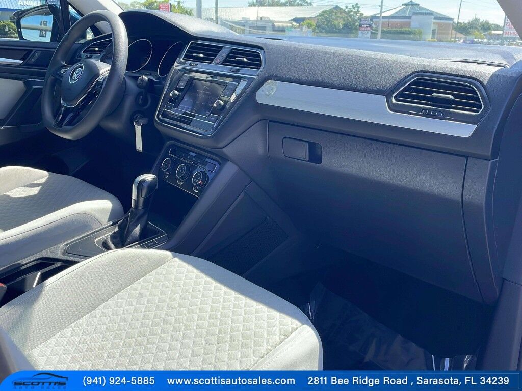 2020 Volkswagen Tiguan S~CLEAN CFAX~LOW MILES~3RD ROW SEATS~BLIND SPOT WARNING~BLUETOOTH~BUCKETS SEATS~REARVIEW CAMERA~TURBOCHARGER Sarasota FL