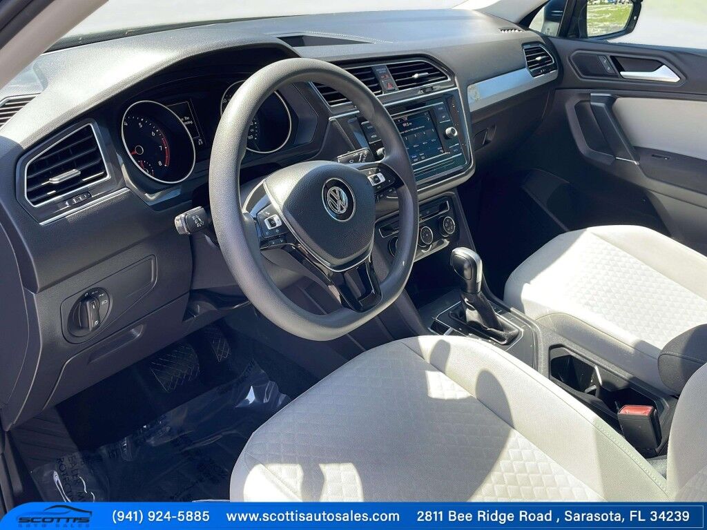 2020 Volkswagen Tiguan S~CLEAN CFAX~LOW MILES~3RD ROW SEATS~BLIND SPOT WARNING~BLUETOOTH~BUCKETS SEATS~REARVIEW CAMERA~TURBOCHARGER Sarasota FL