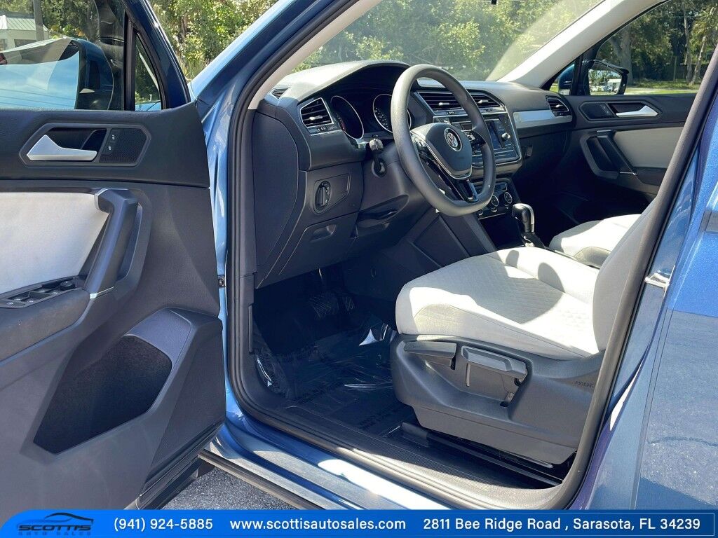 2020 Volkswagen Tiguan S~CLEAN CFAX~LOW MILES~3RD ROW SEATS~BLIND SPOT WARNING~BLUETOOTH~BUCKETS SEATS~REARVIEW CAMERA~TURBOCHARGER Sarasota FL