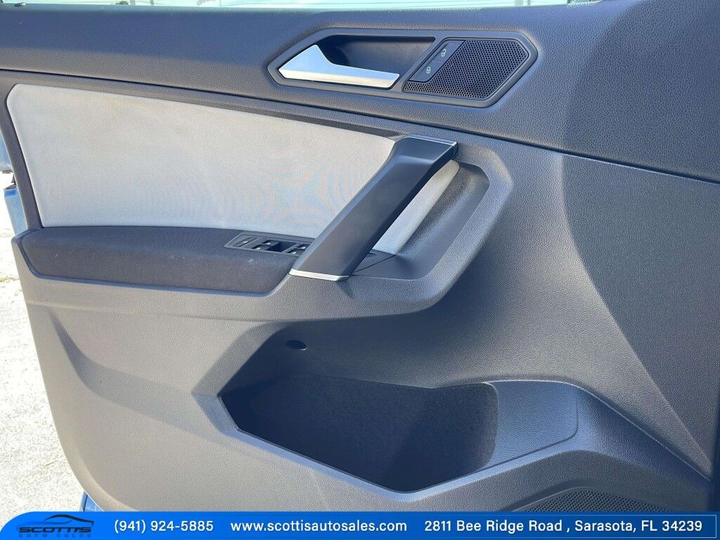 2020 Volkswagen Tiguan S~CLEAN CFAX~LOW MILES~3RD ROW SEATS~BLIND SPOT WARNING~BLUETOOTH~BUCKETS SEATS~REARVIEW CAMERA~TURBOCHARGER Sarasota FL