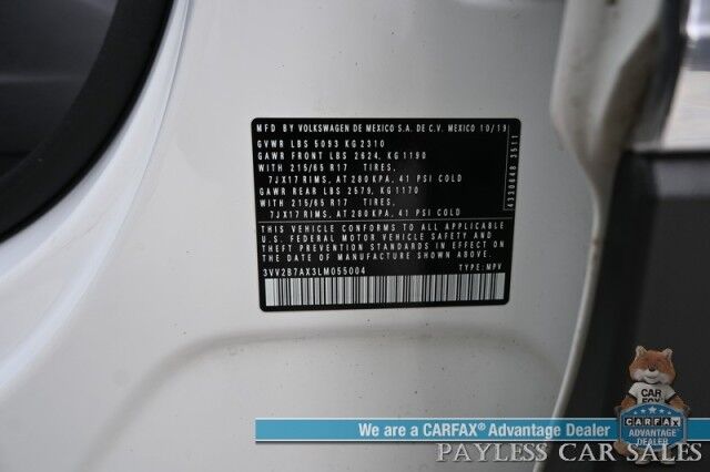 2020 Volkswagen Tiguan SE / AWD / Power & Heated Leather Seats / Panoramic Sunroof / Blind Spot Alert / Apple CarPlay & Android Auto / Wireless Phone Charger / Keyless Entry & Start / Back Up Camera / Tow Pkg / 27 MPG Anchorage AK