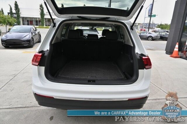 2020 Volkswagen Tiguan SE / AWD / Power & Heated Leather Seats / Panoramic Sunroof / Blind Spot Alert / Apple CarPlay & Android Auto / Wireless Phone Charger / Keyless Entry & Start / Back Up Camera / Tow Pkg / 27 MPG Anchorage AK