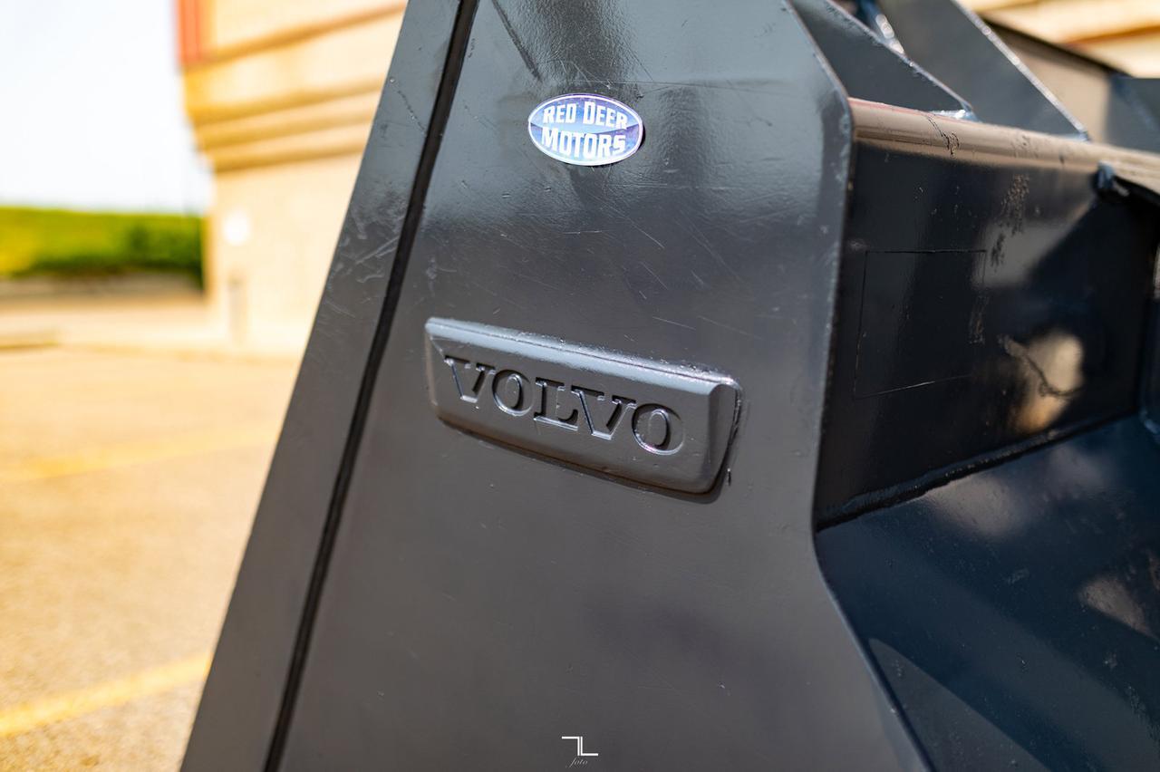 2020 Volvo L70H Wheel Loader Diesel Bucket Forks Red Deer AB