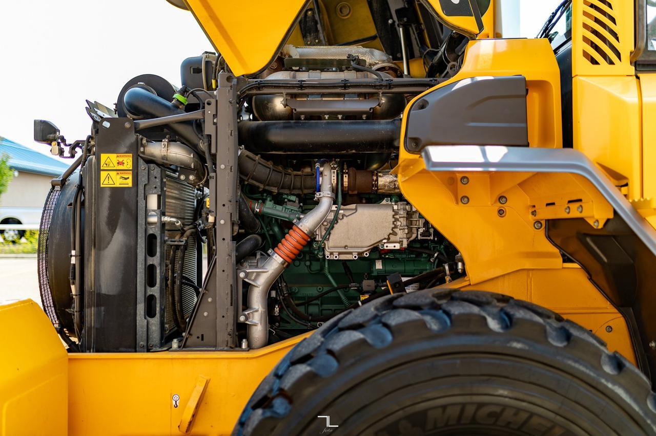 2020 Volvo L70H Wheel Loader Diesel Bucket Forks Red Deer AB