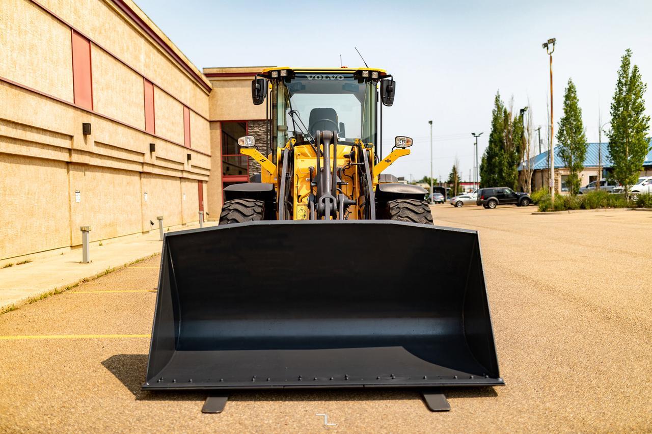 2020 Volvo L70H Wheel Loader Diesel Bucket Forks Red Deer AB