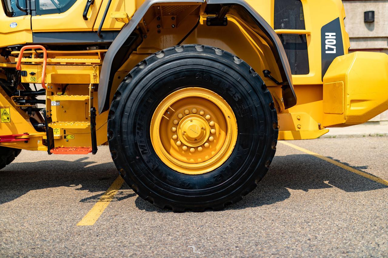 2020 Volvo L70H Wheel Loader Diesel Bucket Forks Red Deer AB