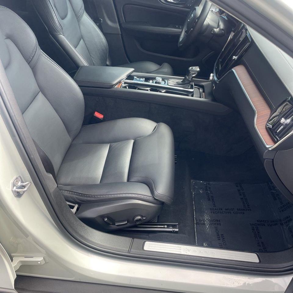 2020 Volvo V60 Cross Country T5 AWD | Bowers & Wilkins Premium Audio, Pro Package, Pilot Assist, 360 Cam, 4 Heated Seats & Wheel Portland OR