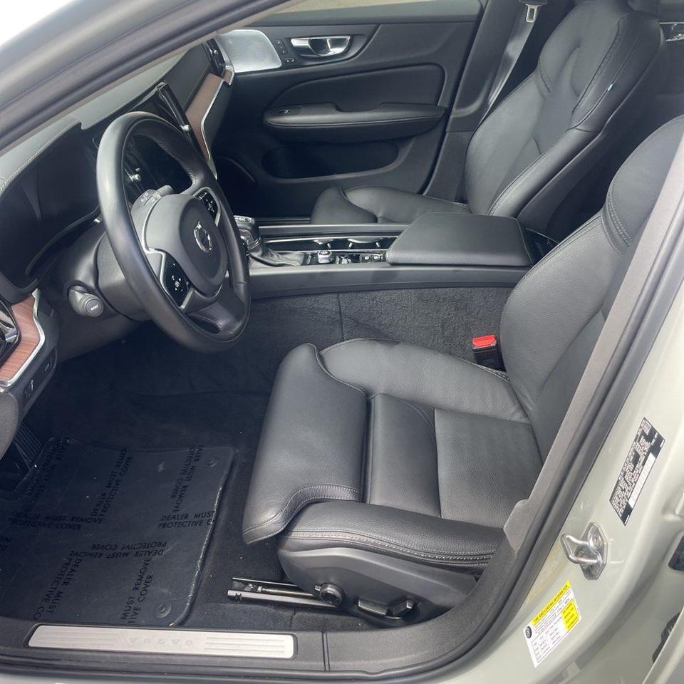 2020 Volvo V60 Cross Country T5 AWD | Bowers & Wilkins Premium Audio, Pro Package, Pilot Assist, 360 Cam, 4 Heated Seats & Wheel Portland OR