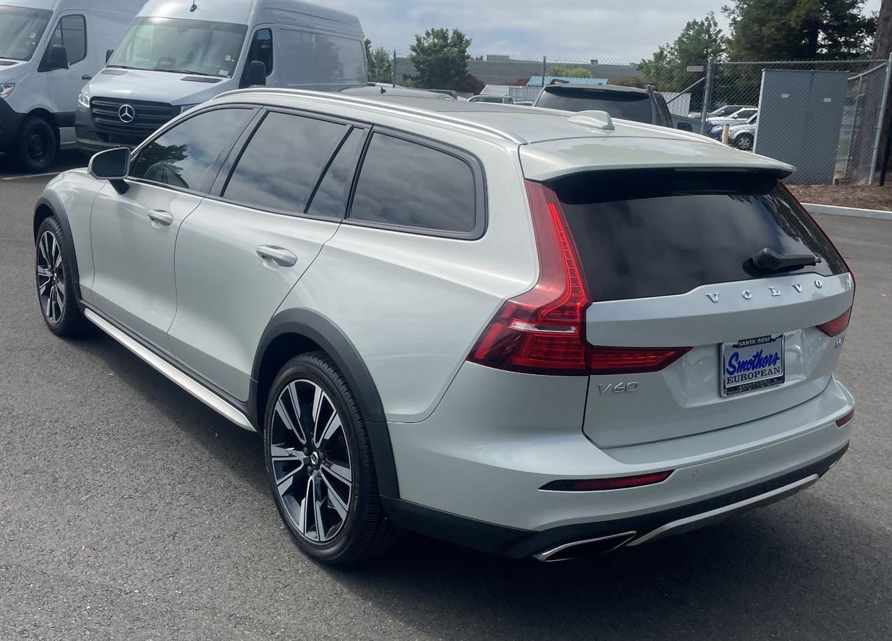 2020 Volvo V60 Cross Country T5 AWD | Bowers & Wilkins Premium Audio, Pro Package, Pilot Assist, 360 Cam, 4 Heated Seats & Wheel Portland OR
