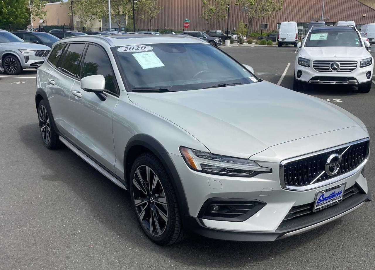 2020 Volvo V60 Cross Country T5 AWD | Bowers & Wilkins Premium Audio, Pro Package, Pilot Assist, 360 Cam, 4 Heated Seats & Wheel Portland OR