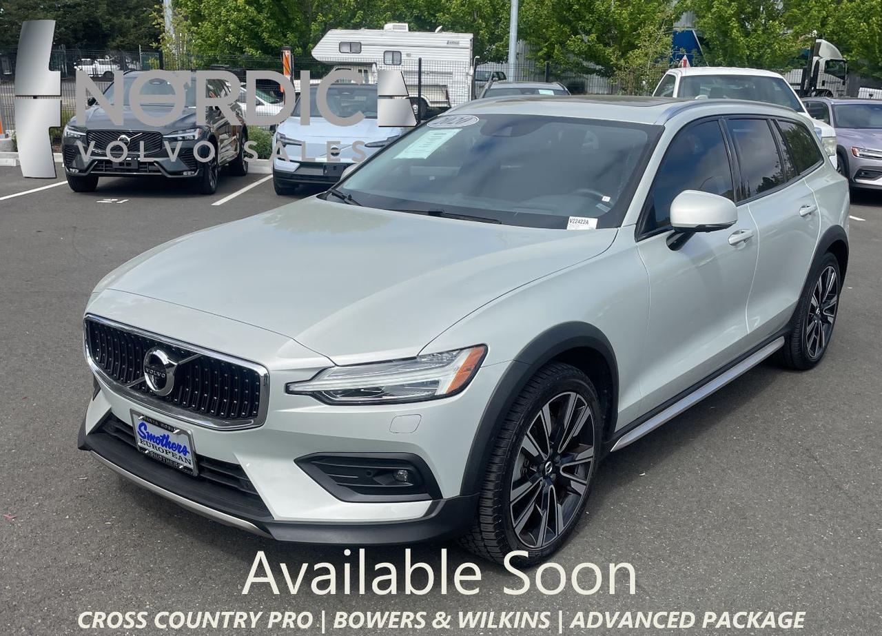 2020 Volvo V60 Cross Country T5 AWD | Bowers & Wilkins Premium Audio, Pro Package, Pilot Assist, 360 Cam, 4 Heated Seats & Wheel