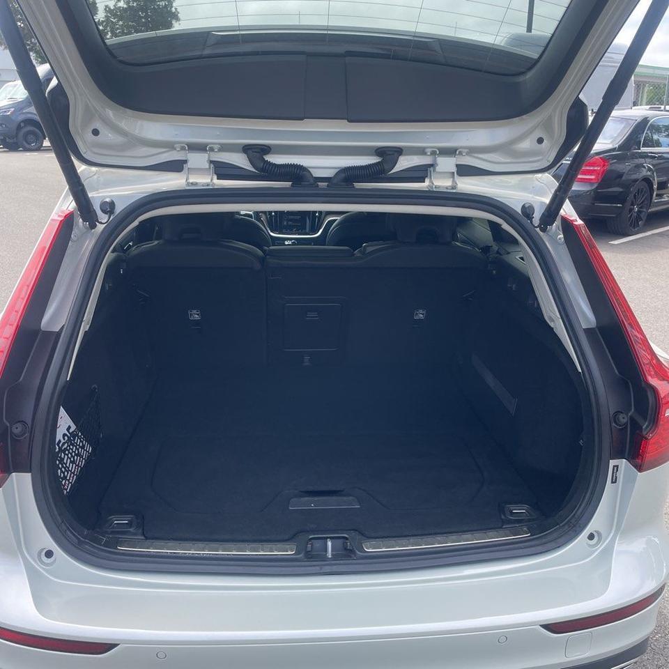 2020 Volvo V60 Cross Country T5 AWD | Bowers & Wilkins Premium Audio, Pro Package, Pilot Assist, 360 Cam, 4 Heated Seats & Wheel Portland OR