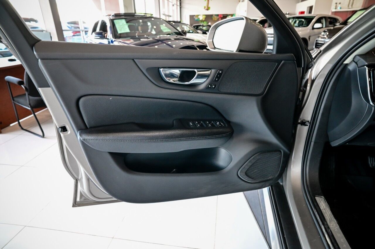 2020 Volvo V60 Cross Country T5 AWD photo 16