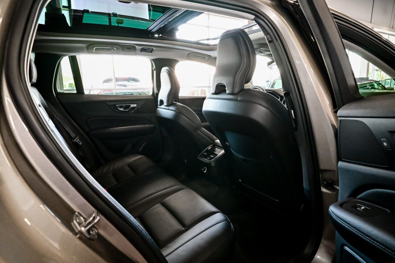 2020 Volvo V60 Cross Country T5 AWD photo 23