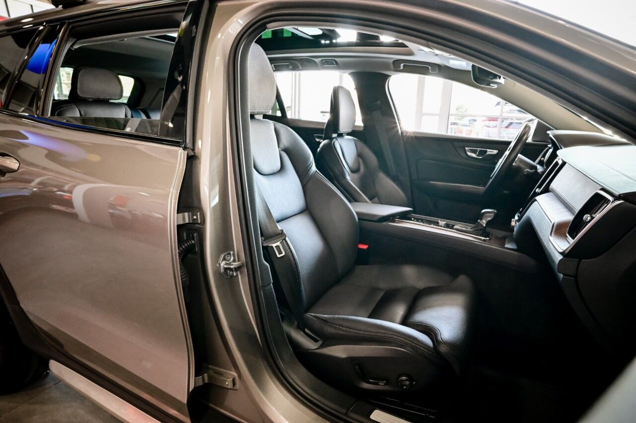 2020 Volvo V60 Cross Country T5 AWD photo 27