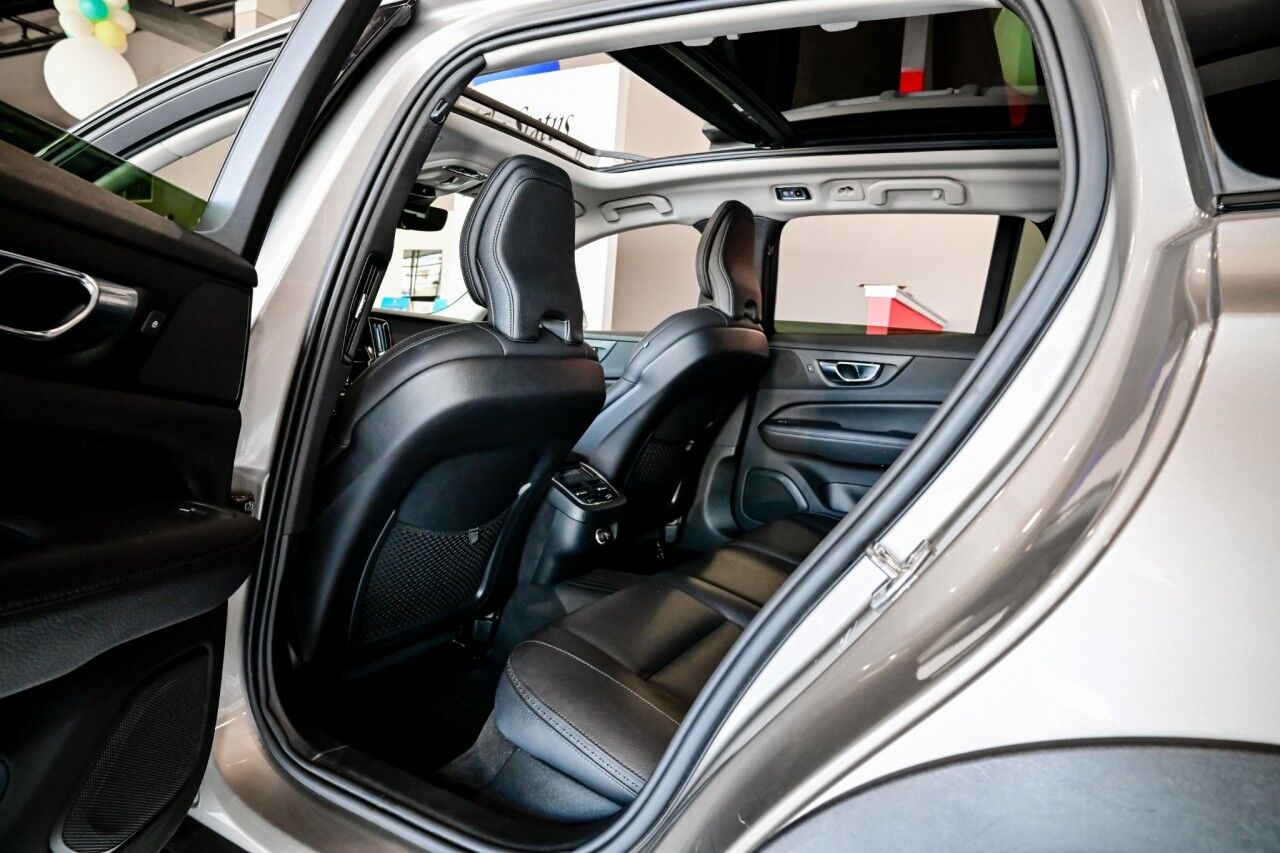 2020 Volvo V60 Cross Country T5 AWD photo 19