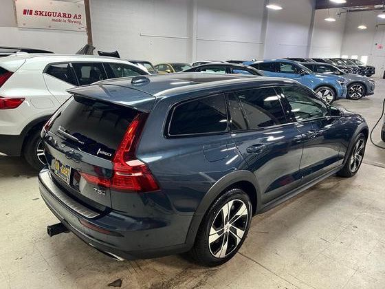 2020 Volvo V60 Cross Country T5 AWD w/Harman Kardon, Panoramic Moon Roof, Full Grain Leather, 4 Heated Seats & Wheel Portland OR
