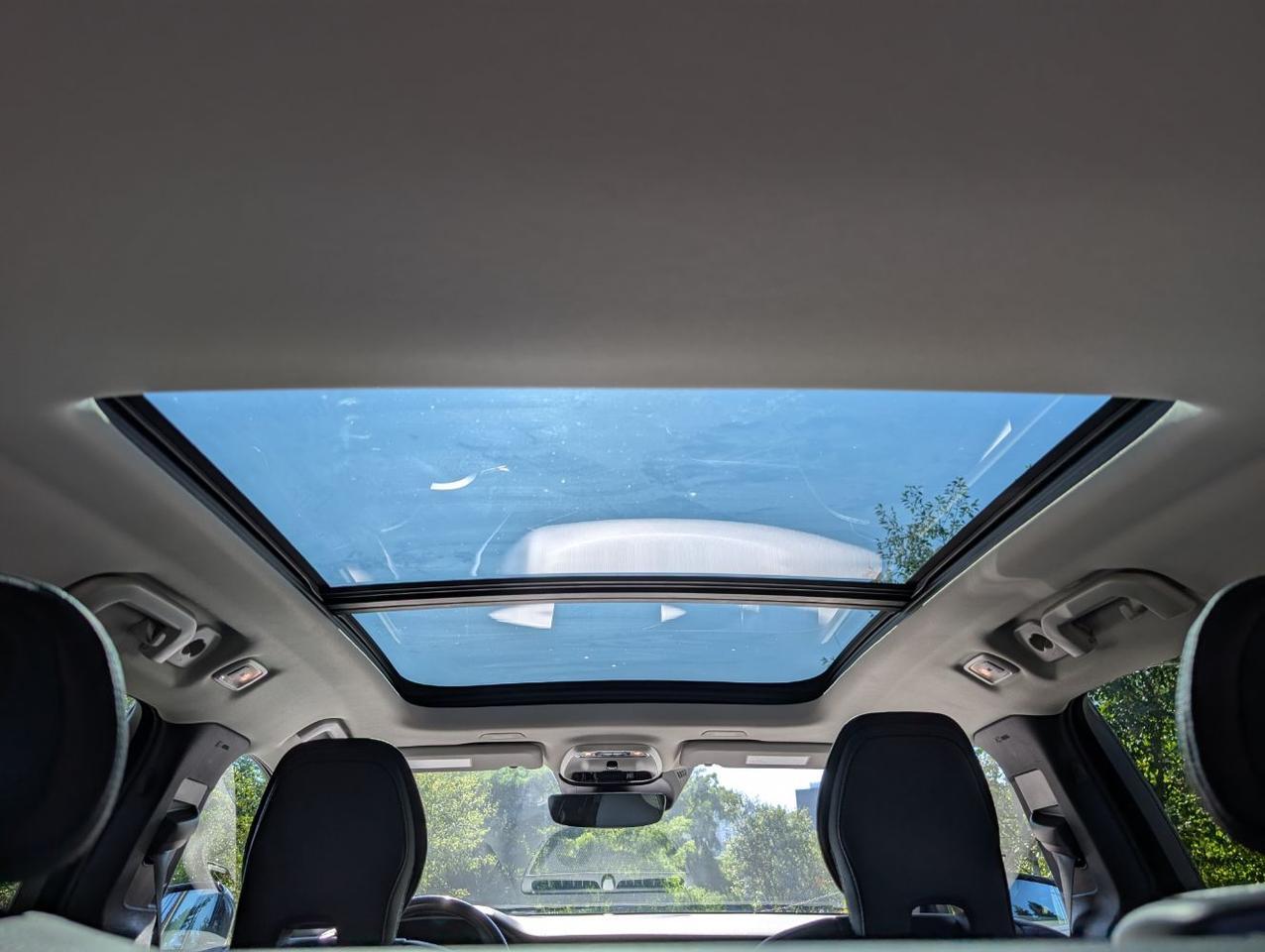 2020 Volvo V60 Cross Country T5 AWD w/Harman Kardon, Panoramic Moon Roof, Full Grain Leather, 4 Heated Seats & Wheel Portland OR