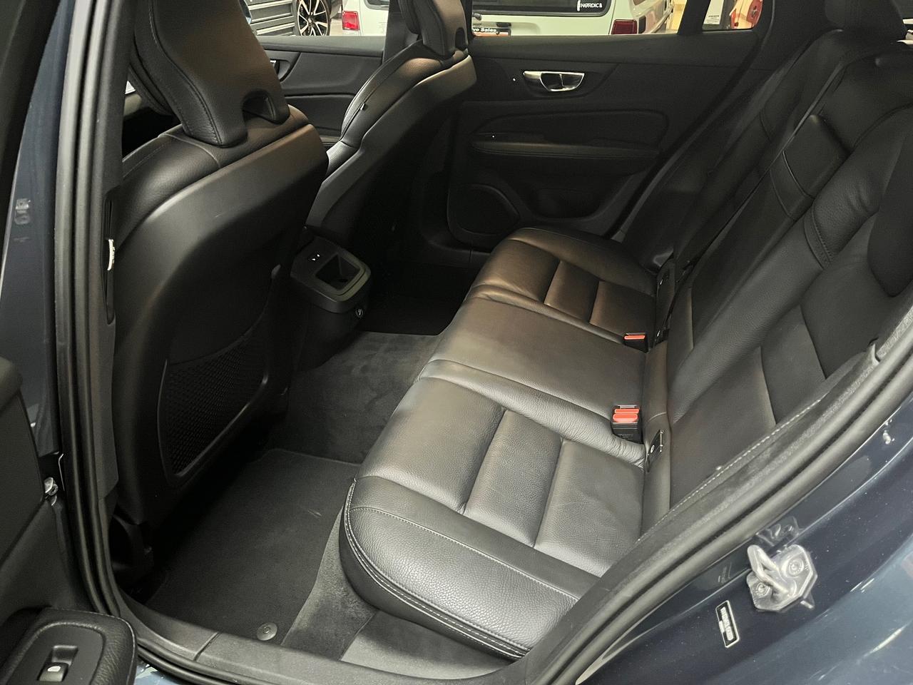 2020 Volvo V60 Cross Country T5 AWD w/Harman Kardon, Panoramic Moon Roof, Full Grain Leather, 4 Heated Seats & Wheel Portland OR