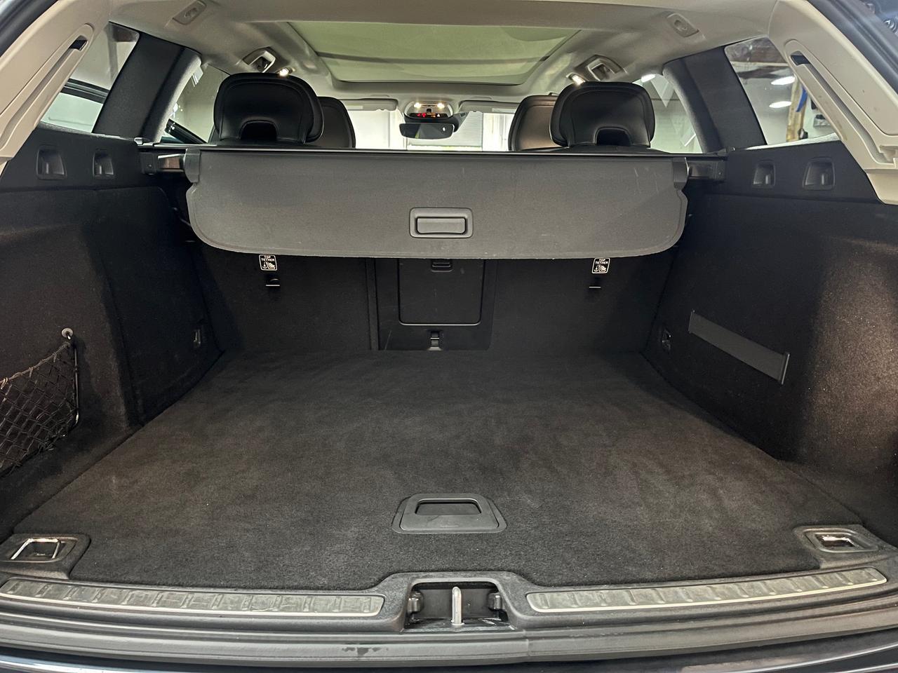 2020 Volvo V60 Cross Country T5 AWD w/Harman Kardon, Panoramic Moon Roof, Full Grain Leather, 4 Heated Seats & Wheel Portland OR