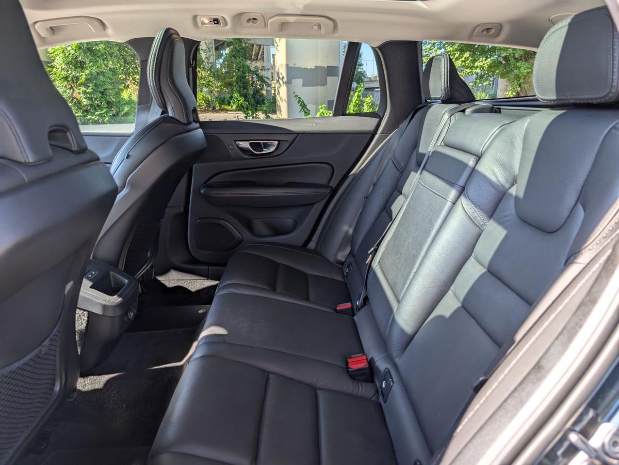 2020 Volvo V60 Cross Country T5 AWD w/Harman Kardon, Panoramic Moon Roof, Full Grain Leather, 4 Heated Seats & Wheel Portland OR