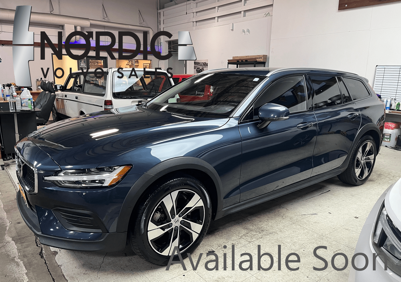 2020 Volvo V60 Cross Country T5 AWD w/Harman Kardon, Panoramic Moon Roof, Full Grain Leather, 4 Heated Seats & Wheel Portland OR
