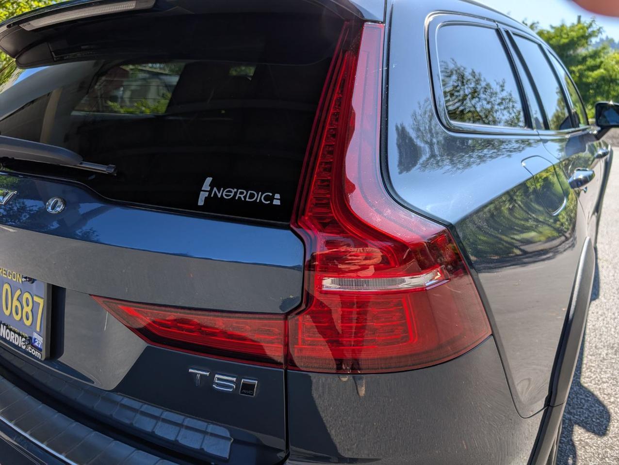 2020 Volvo V60 Cross Country T5 AWD w/Harman Kardon, Panoramic Moon Roof, Full Grain Leather, 4 Heated Seats & Wheel Portland OR