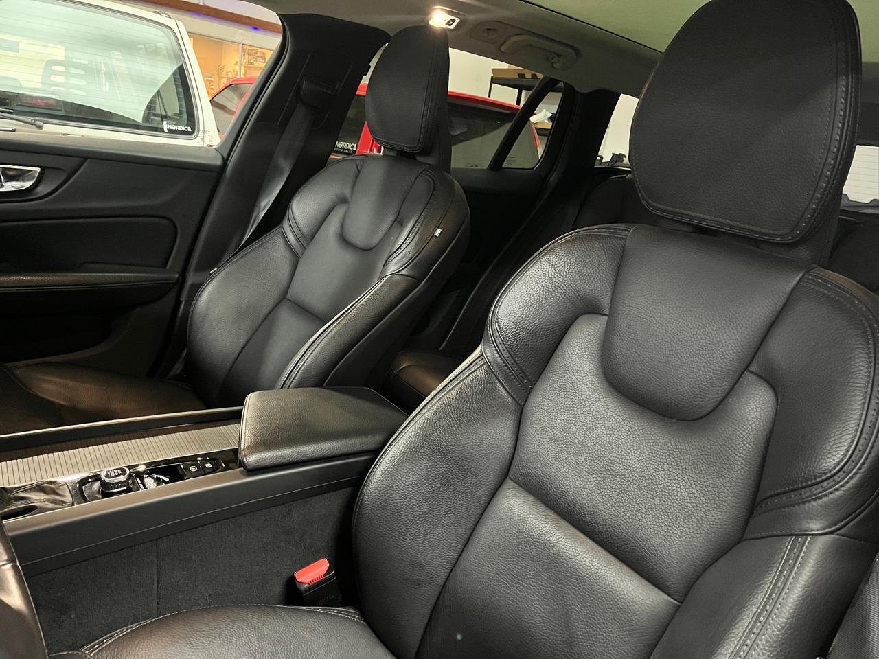 2020 Volvo V60 Cross Country T5 AWD w/Harman Kardon, Panoramic Moon Roof, Full Grain Leather, 4 Heated Seats & Wheel Portland OR