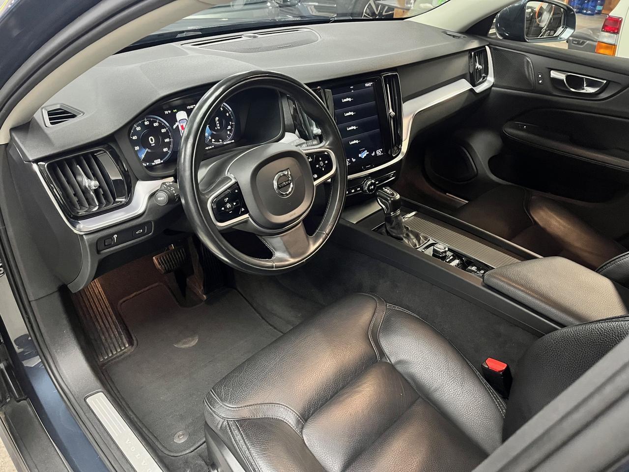 2020 Volvo V60 Cross Country T5 AWD w/Harman Kardon, Panoramic Moon Roof, Full Grain Leather, 4 Heated Seats & Wheel Portland OR