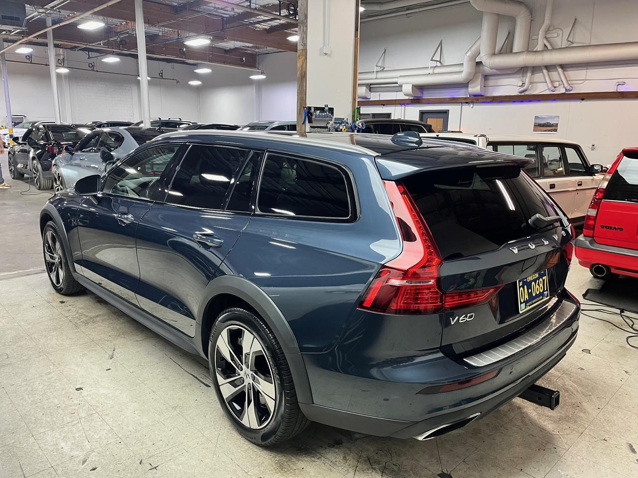 2020 Volvo V60 Cross Country T5 AWD w/Harman Kardon, Panoramic Moon Roof, Full Grain Leather, 4 Heated Seats & Wheel Portland OR