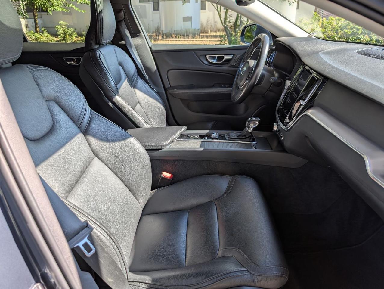 2020 Volvo V60 Cross Country T5 AWD w/Harman Kardon, Panoramic Moon Roof, Full Grain Leather, 4 Heated Seats & Wheel Portland OR
