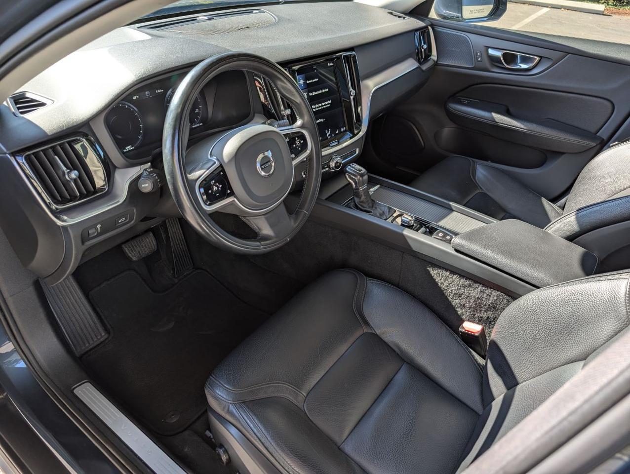 2020 Volvo V60 Cross Country T5 AWD w/Harman Kardon, Panoramic Moon Roof, Full Grain Leather, 4 Heated Seats & Wheel Portland OR