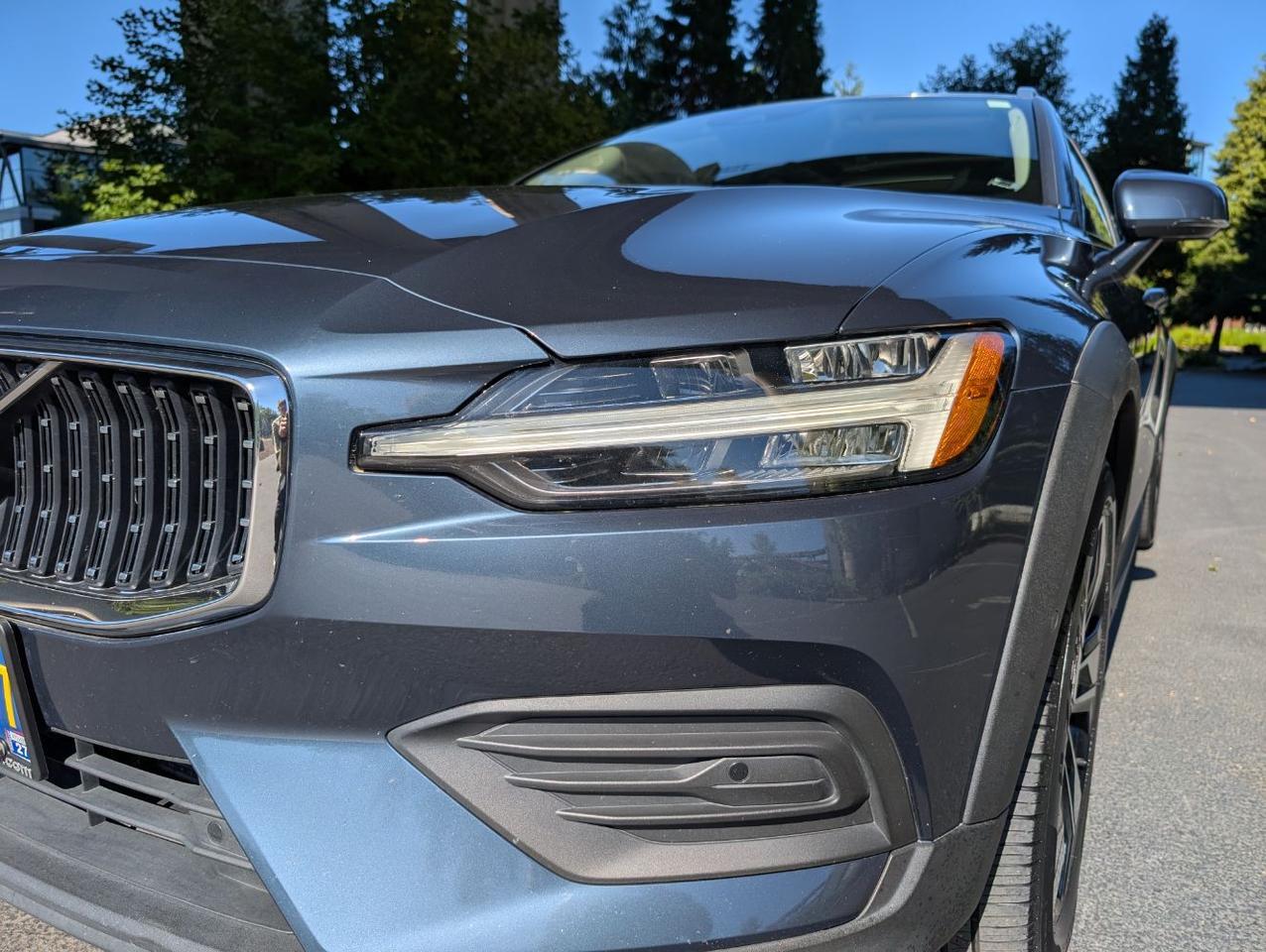 2020 Volvo V60 Cross Country T5 AWD w/Harman Kardon, Panoramic Moon Roof, Full Grain Leather, 4 Heated Seats & Wheel Portland OR