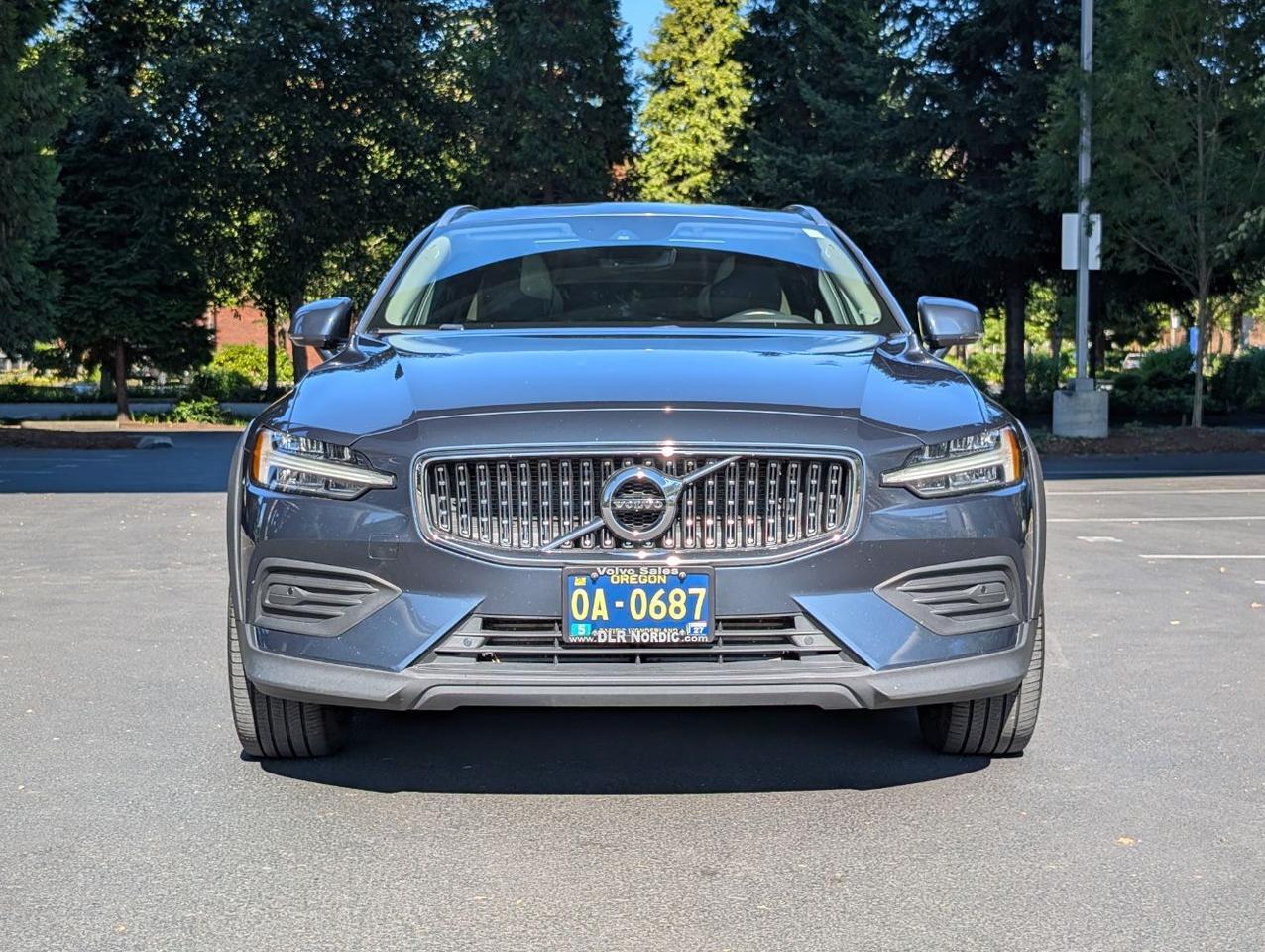 2020 Volvo V60 Cross Country T5 AWD w/Harman Kardon, Panoramic Moon Roof, Full Grain Leather, 4 Heated Seats & Wheel Portland OR