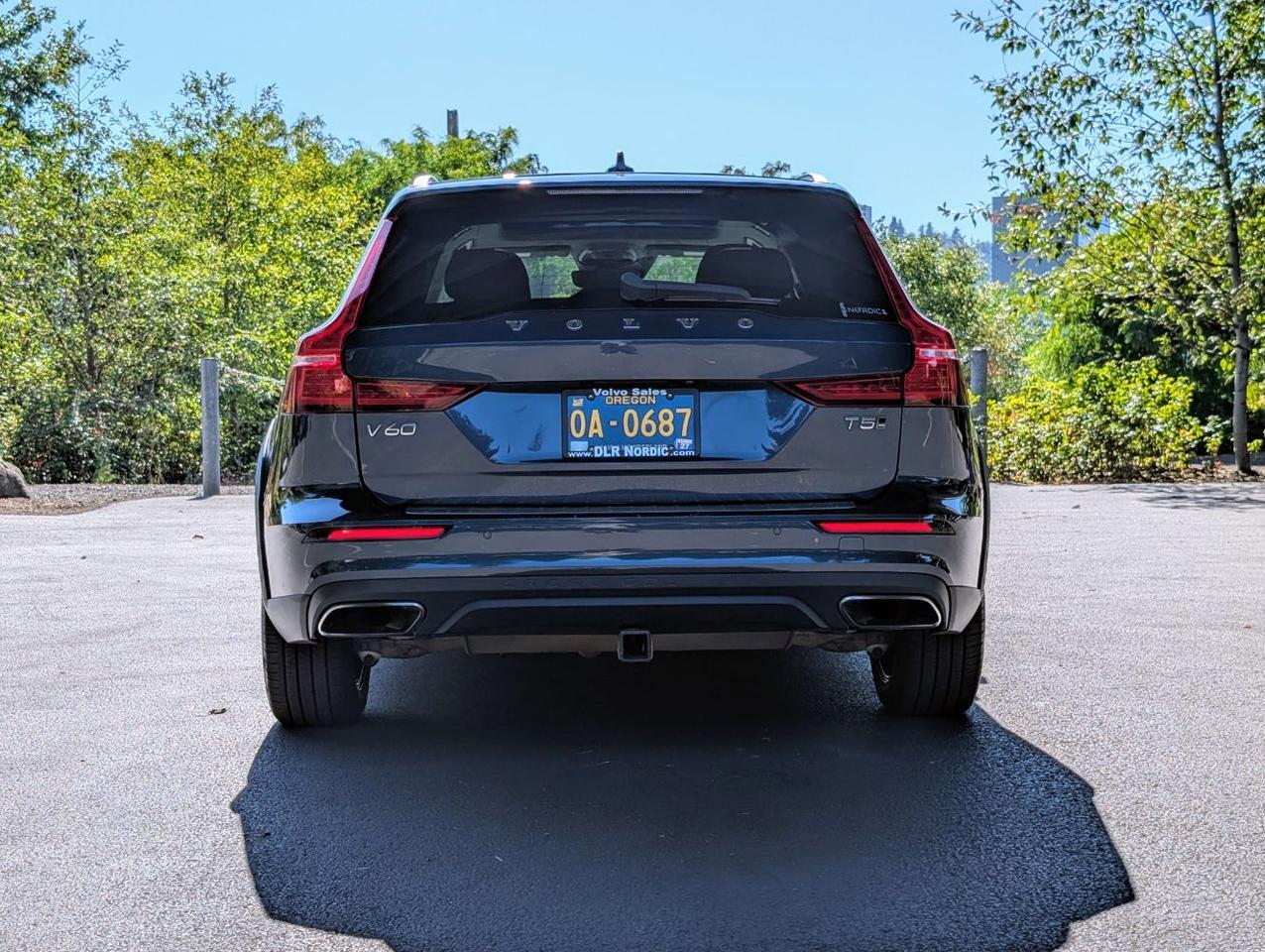 2020 Volvo V60 Cross Country T5 AWD w/Harman Kardon, Panoramic Moon Roof, Full Grain Leather, 4 Heated Seats & Wheel Portland OR