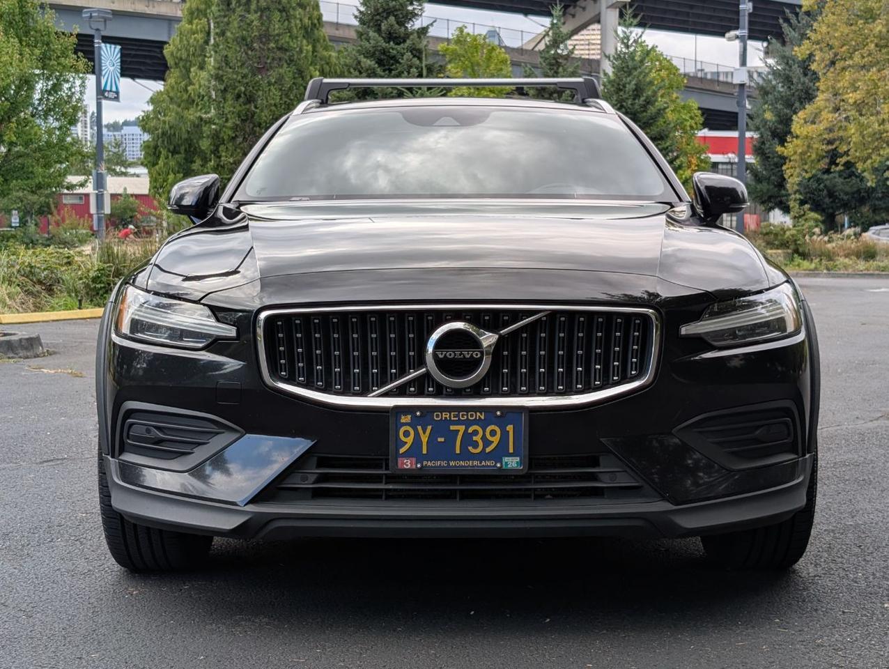 2020 Volvo V60 Cross Country T5 AWD w/High Performance Audio, Apple Carplay, Panoramic Roof, 4 Heated Seats & Steering Wheel Portland OR