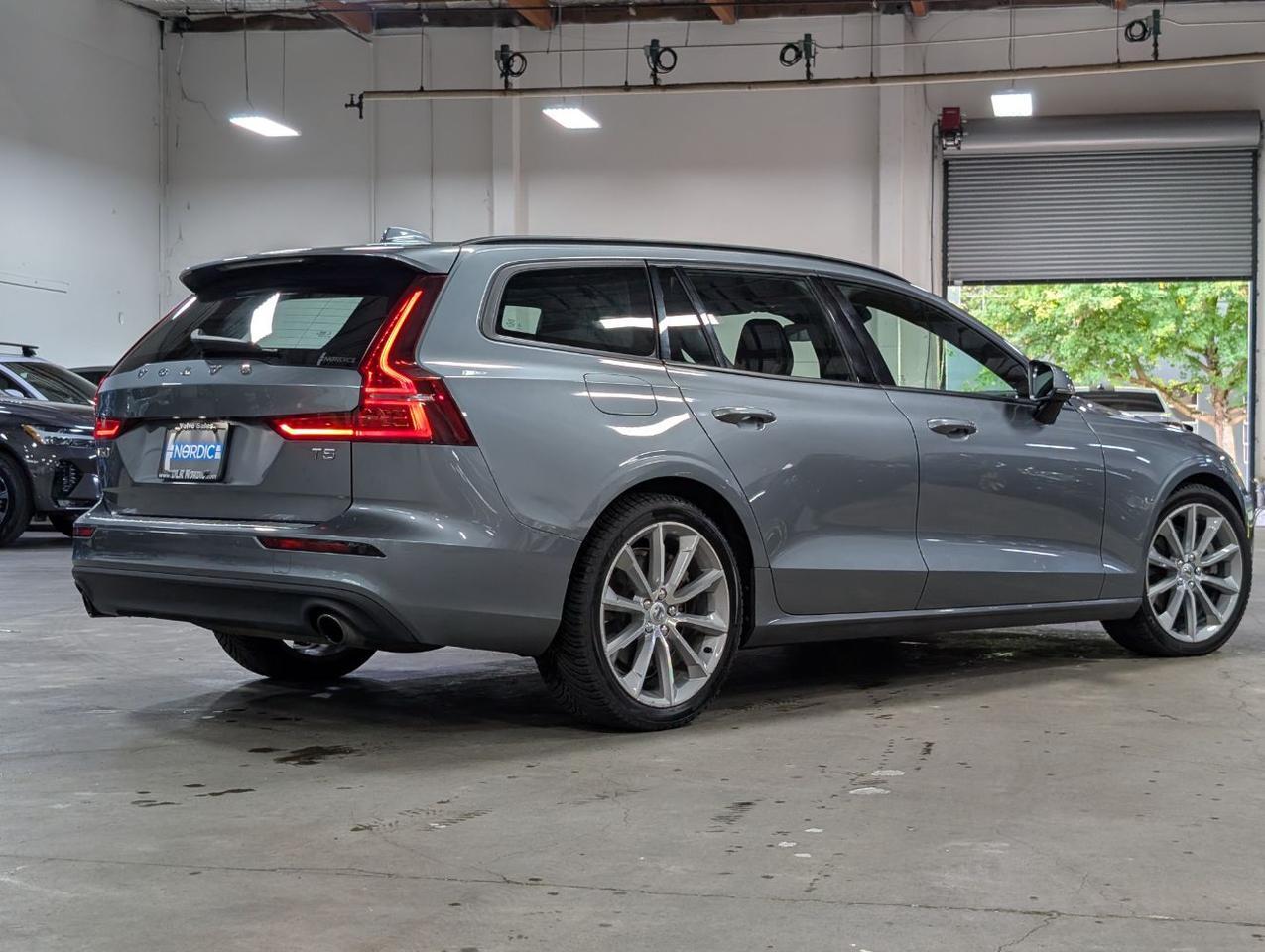 2020 Volvo V60 T5 Momentum | Harman Kardon, Pilot Assist, Head Up Disp, 360 Cam, Heated Seats & Wheel Portland OR